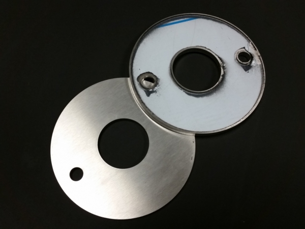 Edelstahlronde geschliffen Ø 100mm x 6mm - 2xØ11mm Mittelloch 43mm